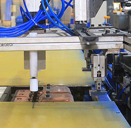 Customized automatic grippers for automatic loading and unloading