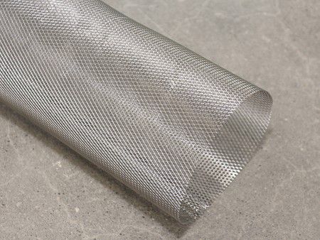 Wire mesh making machine