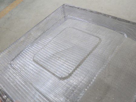 Bottom mesh deep drawing press